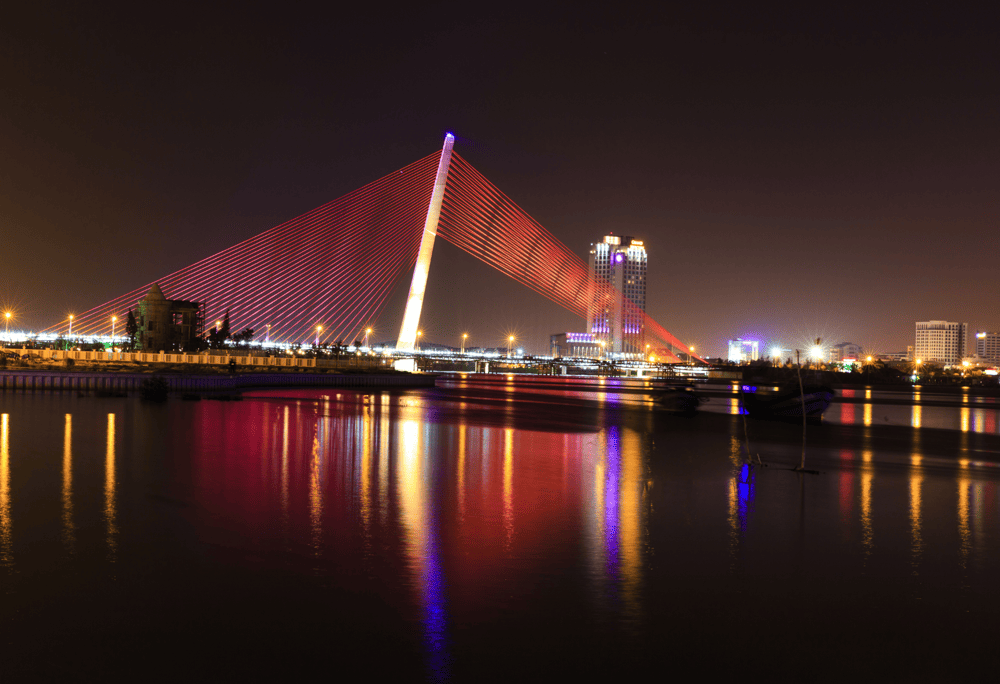 The bridge brings illusion of a sail catching the wind - Da Nang’s maritime heritage (Source: Canva)